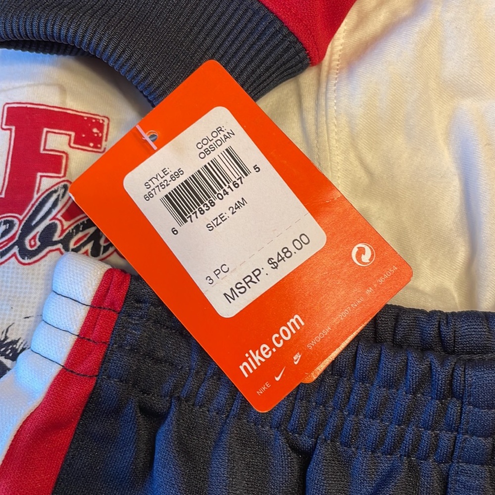NWT Nike 3 Piece Set Size 24 months - Picture 2 of 2
